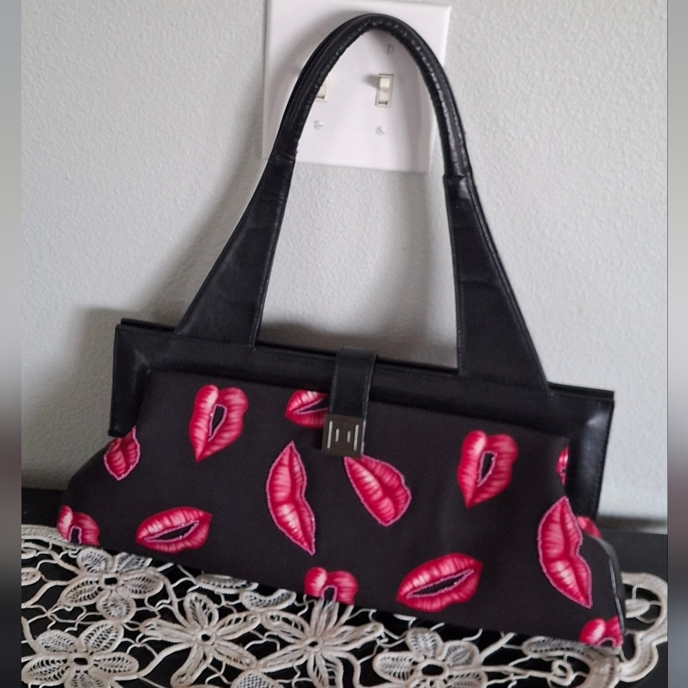 Far NINE Vintage 90's Y2K Cherry Logo Shoulder bag Purse Black & Pink. Lips
